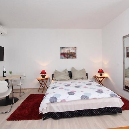Rooms And Apartments Sally Rovinj Ngoại thất bức ảnh