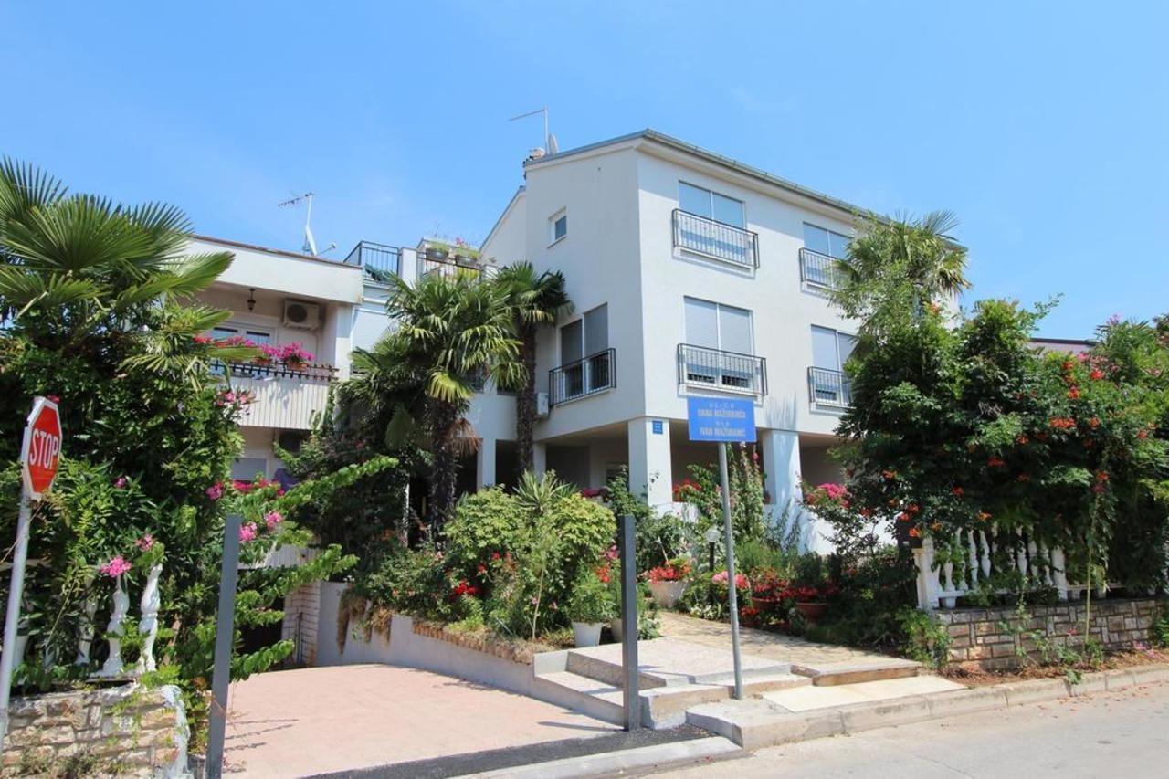 Rooms And Apartments Sally Rovinj Ngoại thất bức ảnh