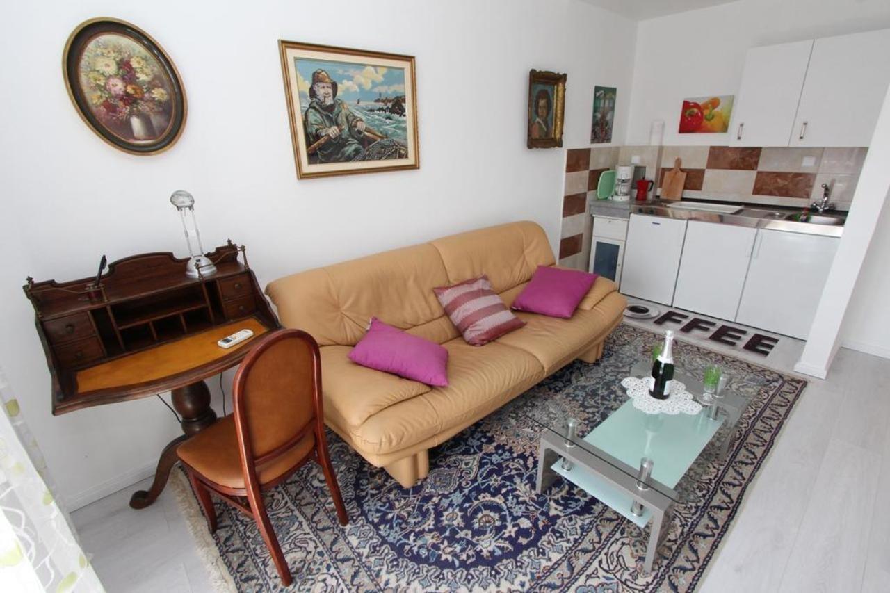 Rooms And Apartments Sally Rovinj Ngoại thất bức ảnh