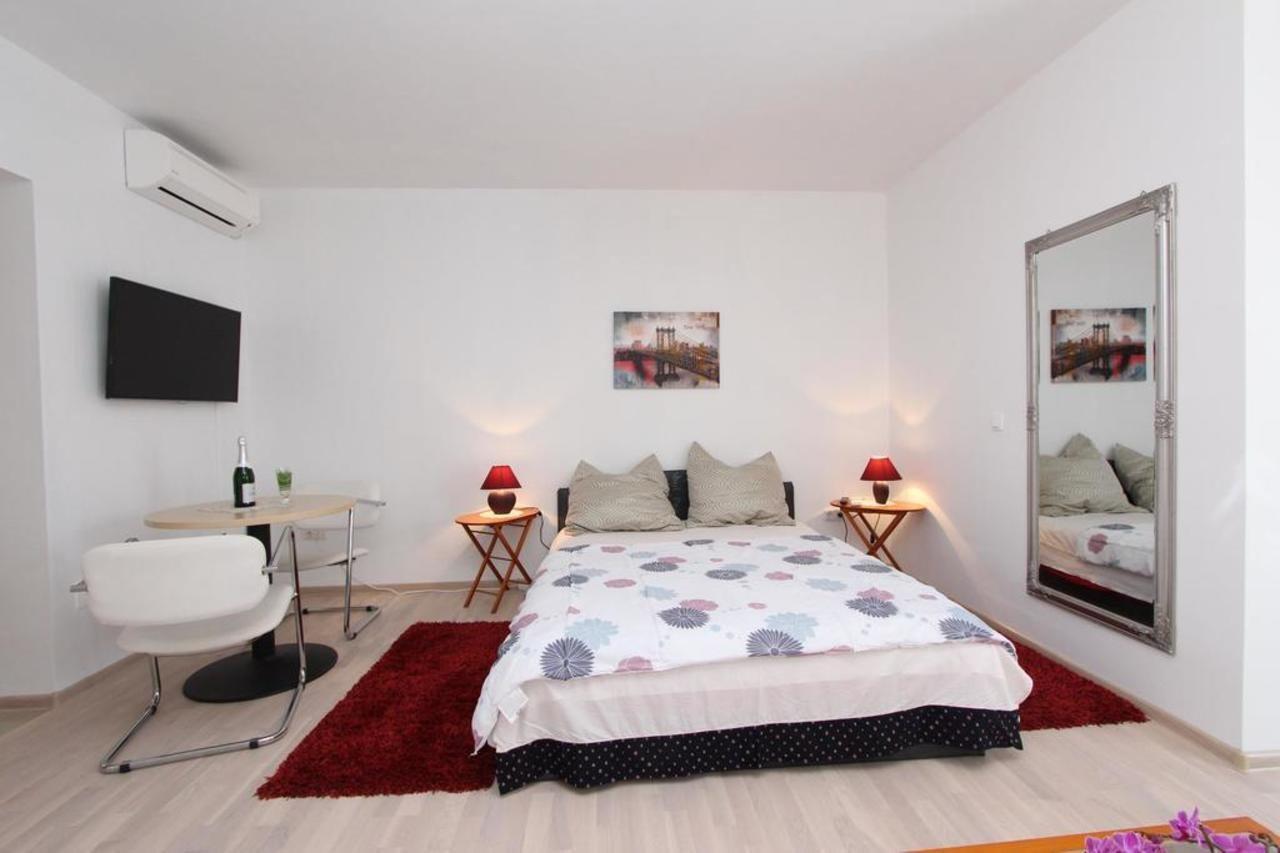Rooms And Apartments Sally Rovinj Ngoại thất bức ảnh
