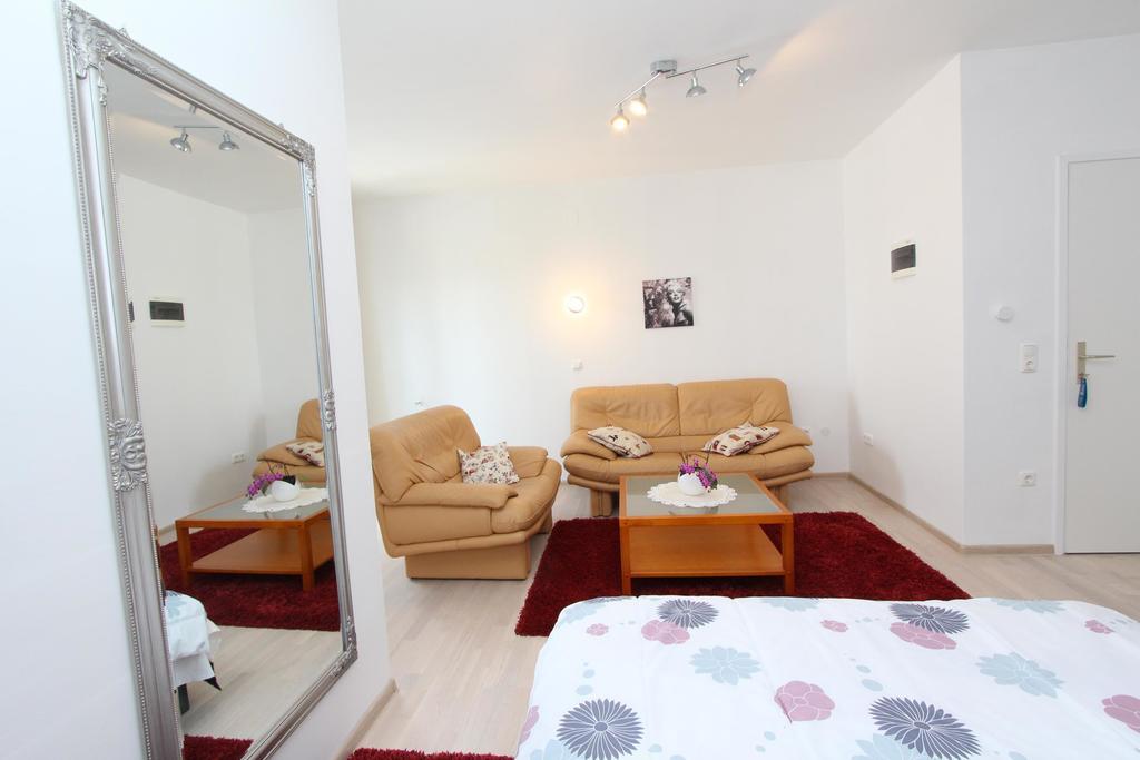 Rooms And Apartments Sally Rovinj Ngoại thất bức ảnh