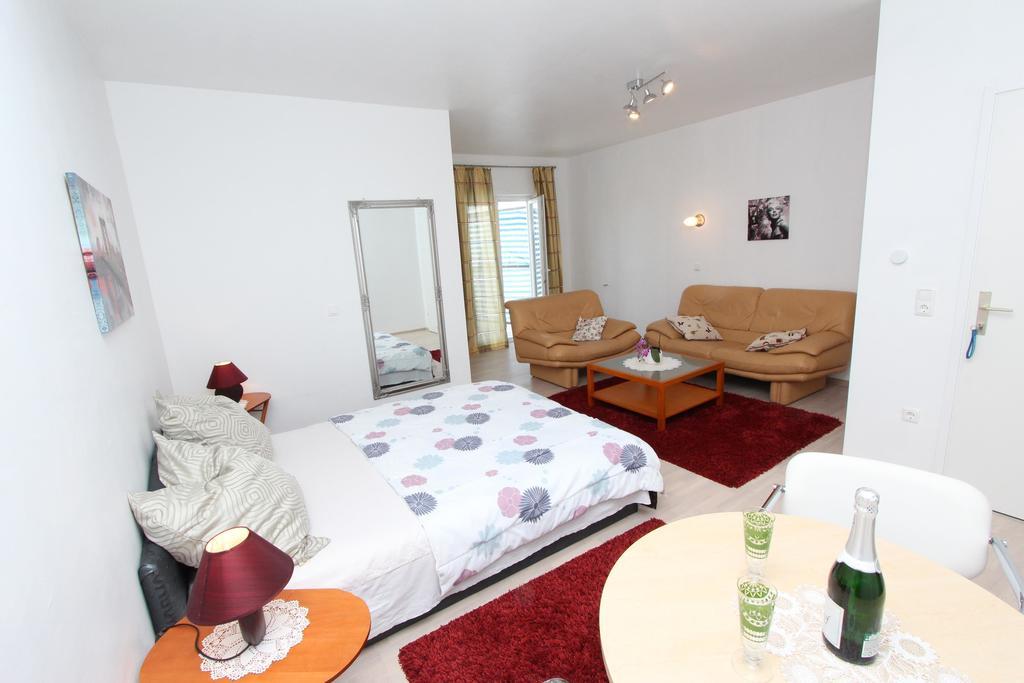 Rooms And Apartments Sally Rovinj Ngoại thất bức ảnh