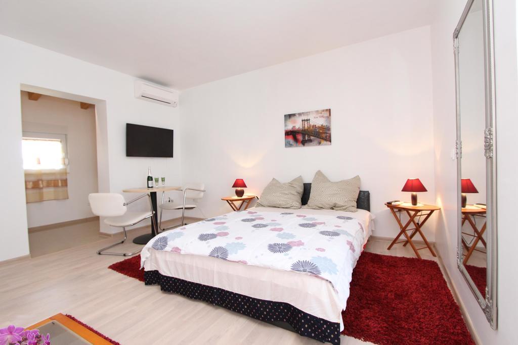 Rooms And Apartments Sally Rovinj Phòng bức ảnh