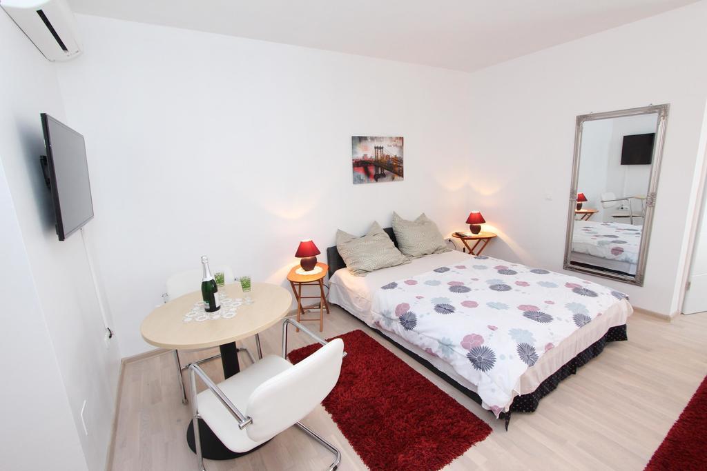 Rooms And Apartments Sally Rovinj Ngoại thất bức ảnh