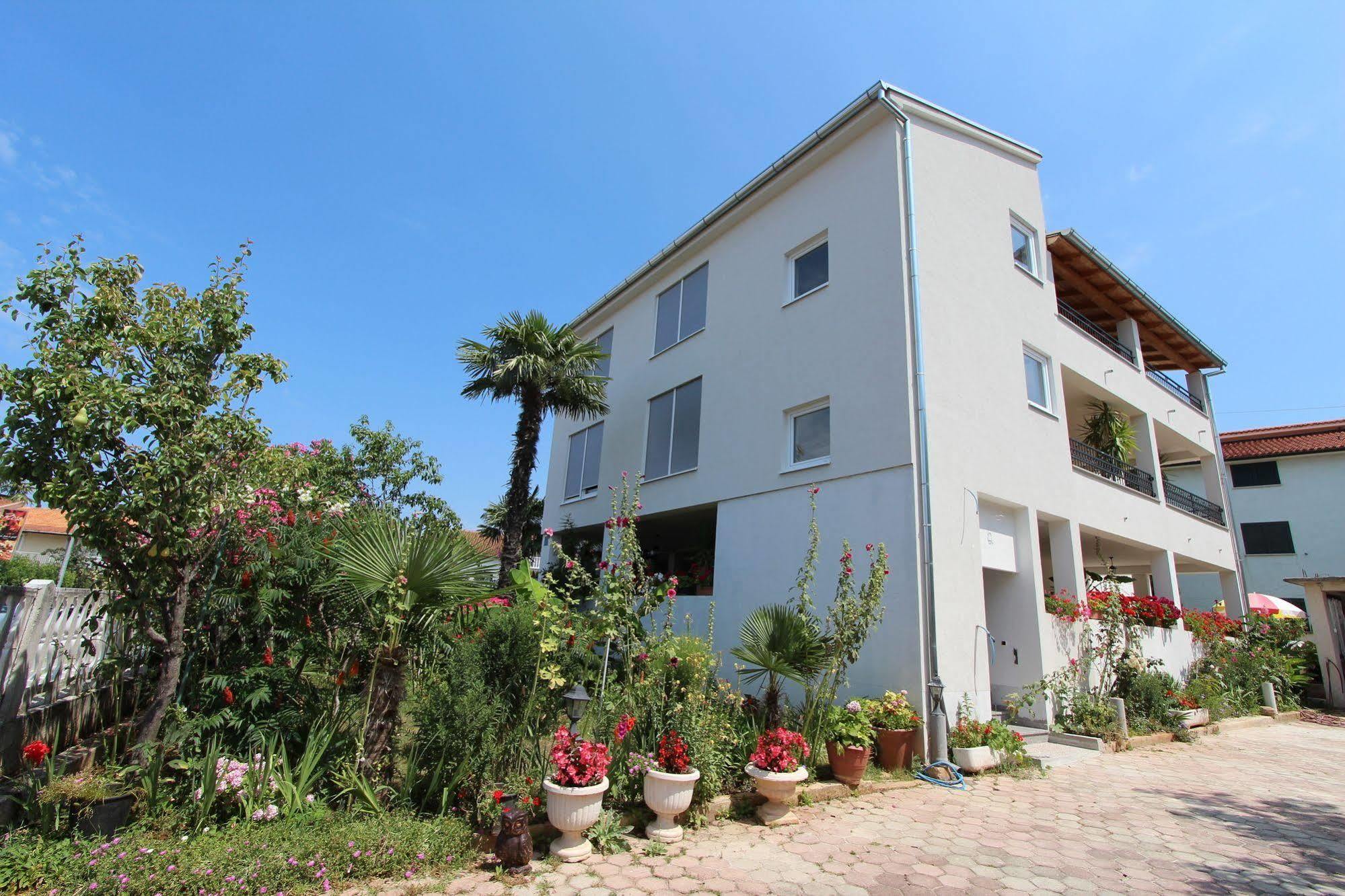 Rooms And Apartments Sally Rovinj Ngoại thất bức ảnh