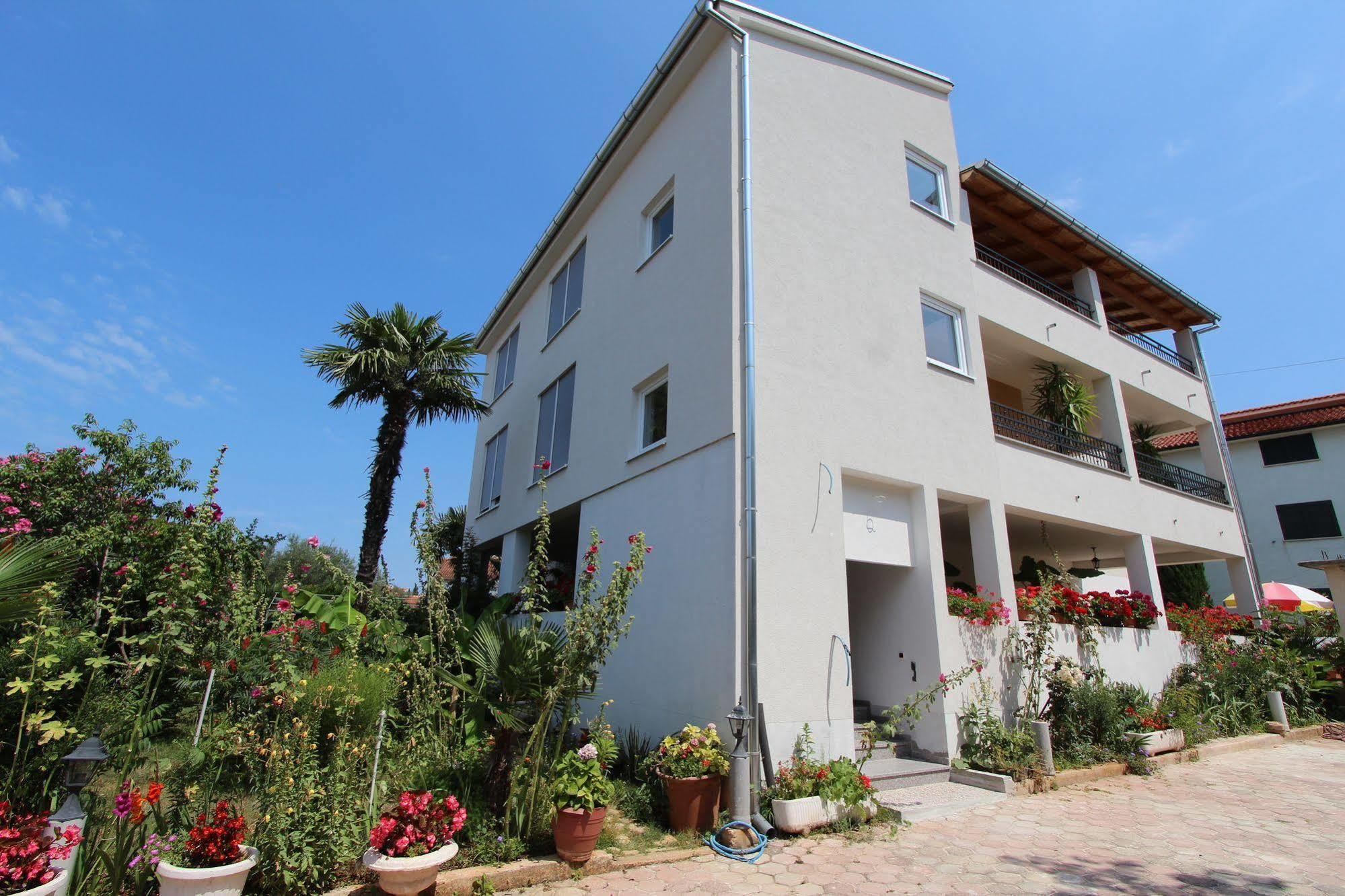 Rooms And Apartments Sally Rovinj Ngoại thất bức ảnh