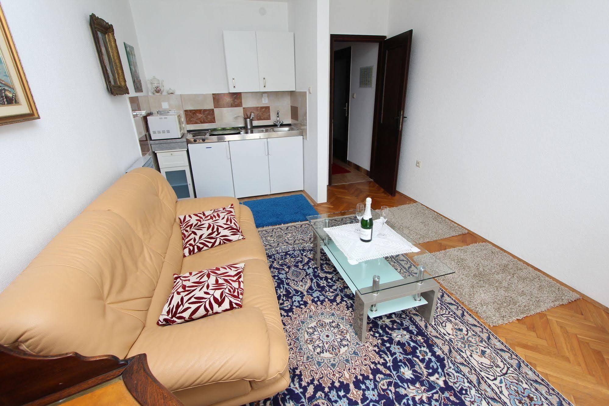 Rooms And Apartments Sally Rovinj Ngoại thất bức ảnh