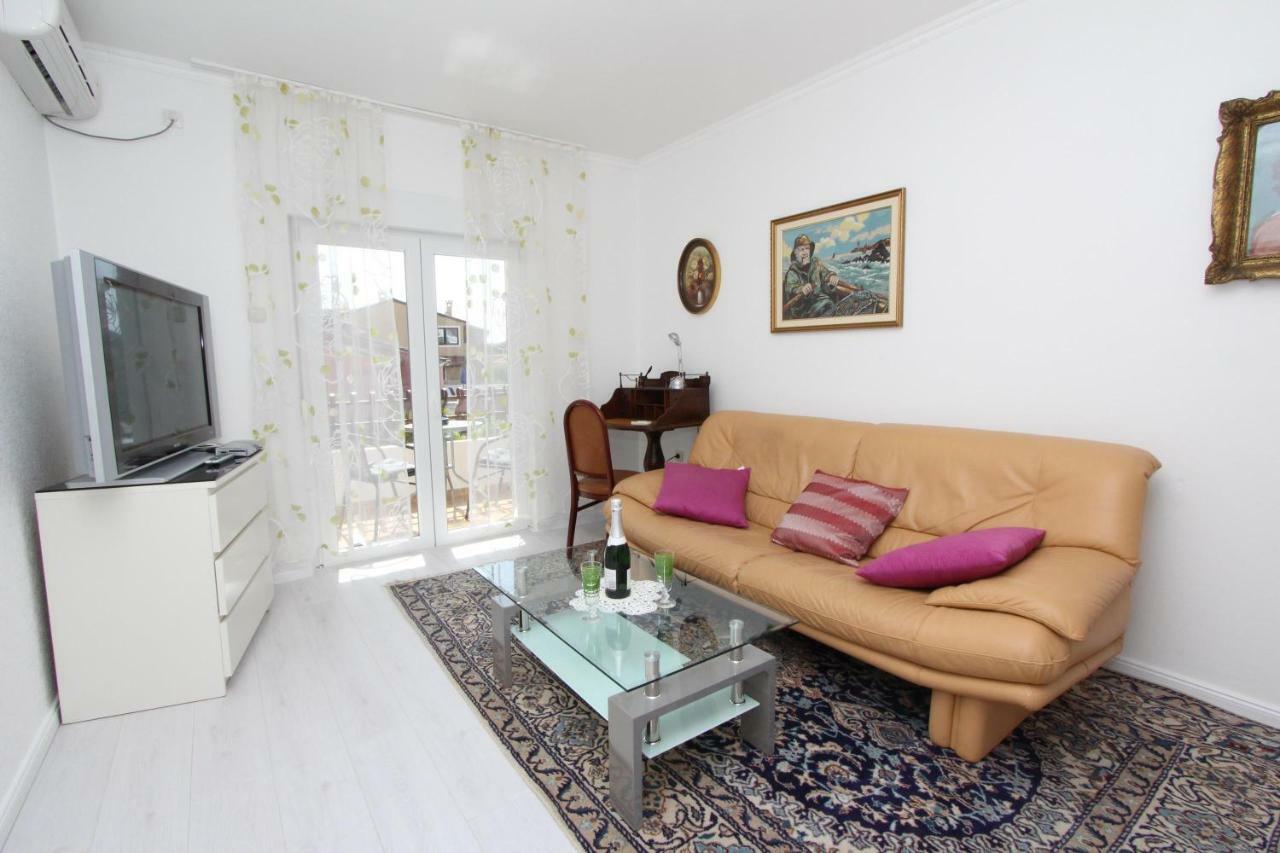 Rooms And Apartments Sally Rovinj Ngoại thất bức ảnh